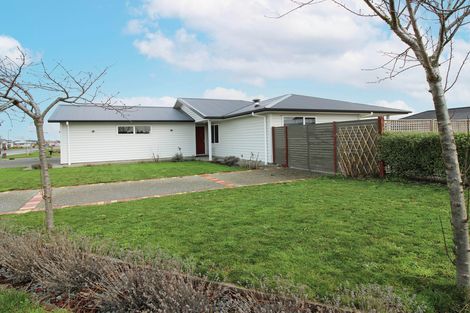 Photo of property in 2 Routhan Way, Carterton, 5713