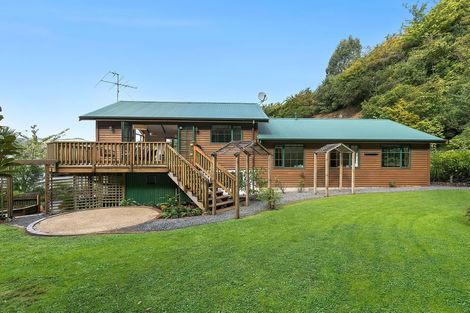 Photo of property in 11 Bishops Glen, Tawa, Wellington, 5028