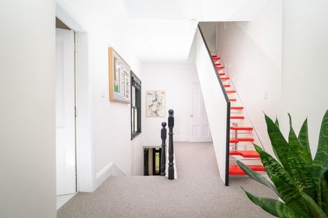 Photo of property in 16 Hawker Street, Mount Victoria, Wellington, 6011