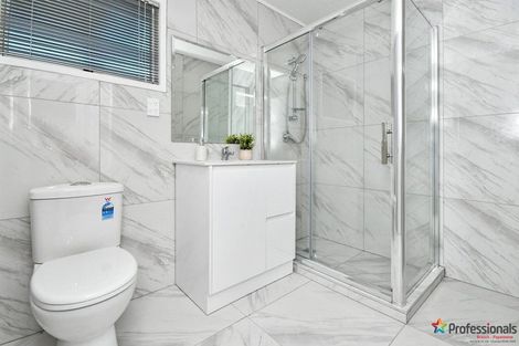 Photo of property in 1/11 Bundena Place, Clendon Park, Auckland, 2103