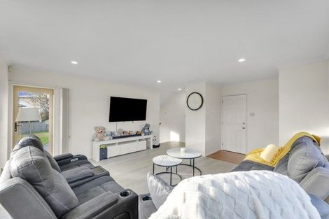 Photo of property in 27 View Ridge Drive, Ranui, Auckland, 0612
