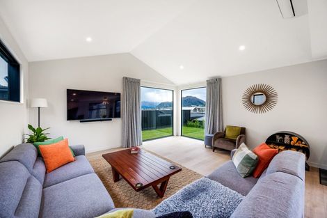 Photo of property in 2 Mcneil Crescent, Wanaka, 9305