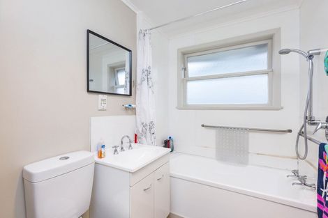 Photo of property in 2/13 Sutherland Avenue, Silverstream, Upper Hutt, 5019