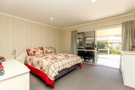 Photo of property in 275 Mangorei Road, Merrilands, New Plymouth, 4312