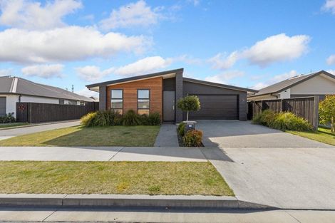 Photo of property in 28 Chatsworth Avenue, Rangiora, 7400