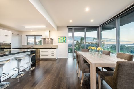 Photo of property in 201 Whangaparaoa Road, Red Beach, 0932