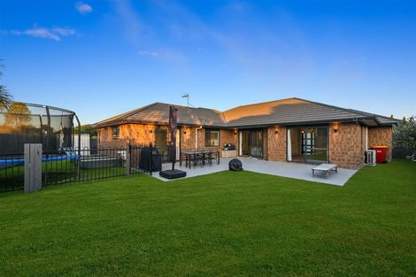 Photo of property in 37 Whitney Place, Rototuna North, Hamilton, 3210