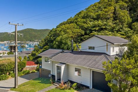 Photo of property in 12 Arthur Crescent, Waikawa, Picton, 7220