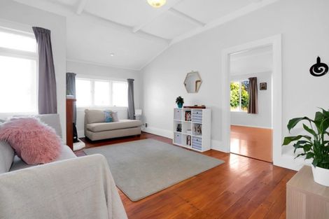 Photo of property in 41 Tui Street, Point Chevalier, Auckland, 1022