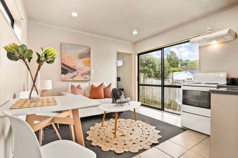 Photo of property in 20 Trias Road, Totara Vale, Auckland, 0629