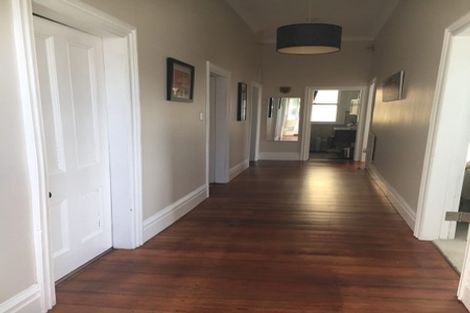 Photo of property in 58 Fairview Crescent, Kelburn, Wellington, 6012