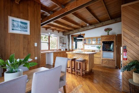 Photo of property in 1 Bay View Road, Raglan, 3225