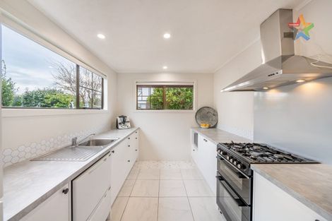 Photo of property in 2 Mcenroe Grove, Naenae, Lower Hutt, 5011