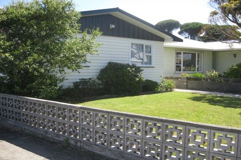 Photo of property in 18 Holly Grove, Maungaraki, Lower Hutt, 5010
