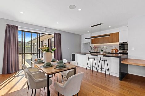 Photo of property in 18 Madden Avenue, Kumeu, 0810