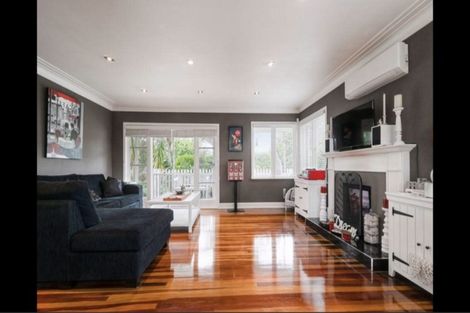 Photo of property in 94 Colwill Road, Massey, Auckland, 0614