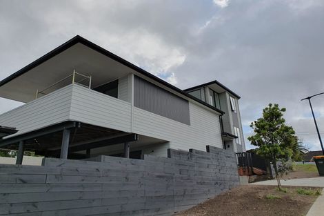 Photo of property in 1 Mataki Way, Glen Eden, Auckland, 0602