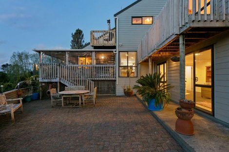 Photo of property in 11 North Way, Titirangi, Auckland, 0604