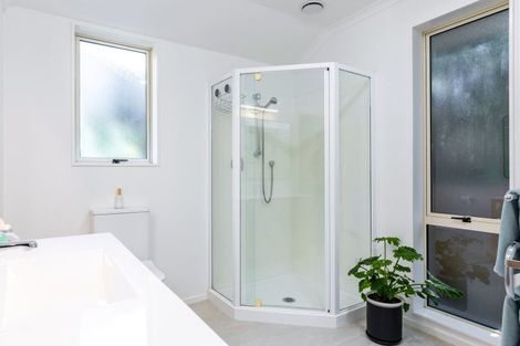 Photo of property in 8 Whitby Close, Waikawa, Picton, 7220