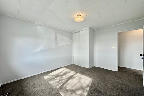 Photo of property in 1/6 Kirklow Place, Goodwood Heights, Auckland, 2105