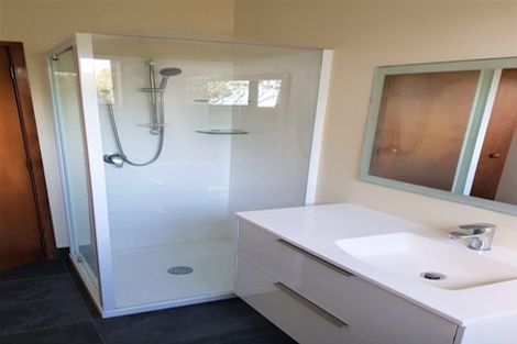 Photo of property in 58 Rosecamp Road, Beach Haven, Auckland, 0626