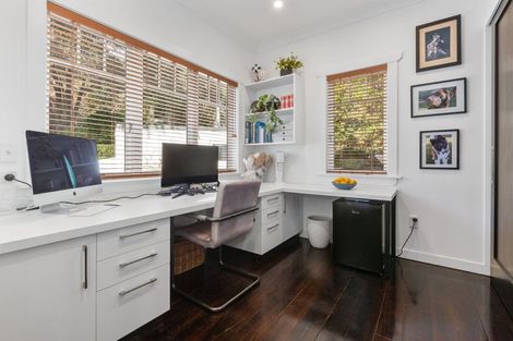 Photo of property in 24 Walter Road, Lowry Bay, Lower Hutt, 5013