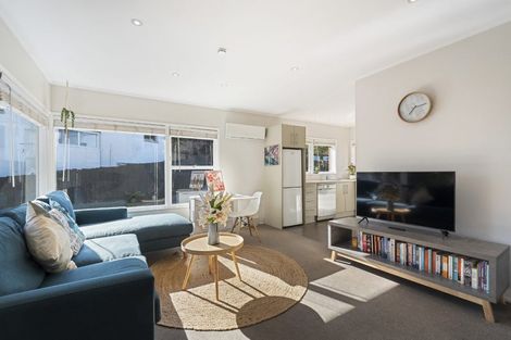 Photo of property in 28a Sunnynook Road, Sunnynook, Auckland, 0620