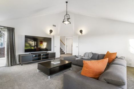 Photo of property in 11 Chedworth Drive, Glenfield, Auckland, 0629