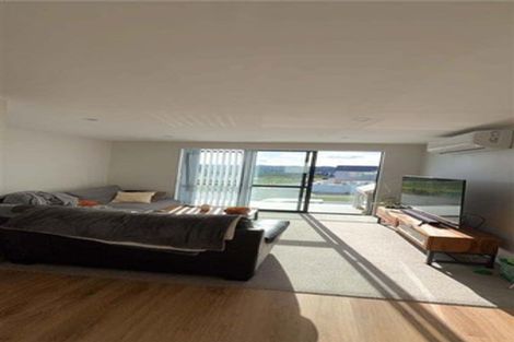 Photo of property in 5a Colin Chester Drive, Silverdale, 0932