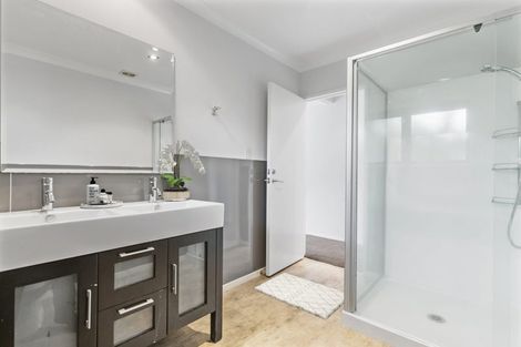 Photo of property in 19 Reydon Place, Cockle Bay, Auckland, 2014