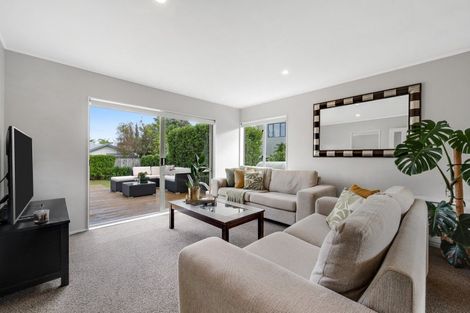 Photo of property in 18 Matterhorn Crescent, Northpark, Auckland, 2013