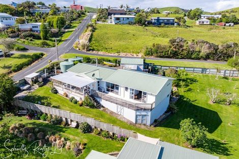 Photo of property in 10 Oxford Street, Whakapirau, Maungaturoto, 0583