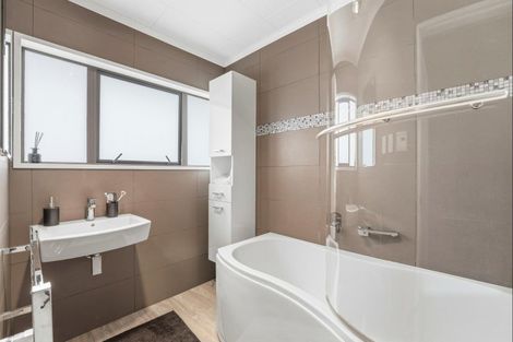 Photo of property in 52 Treadwell Street, Springvale, Whanganui, 4501