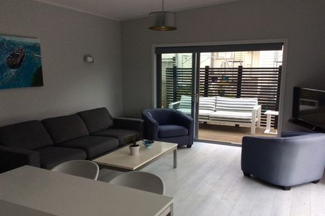 Photo of property in 15 Old Lake Road, Narrow Neck, Auckland, 0624