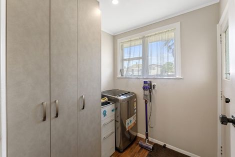 Photo of property in 49 Middlemore Crescent, Papatoetoe, Auckland, 2025