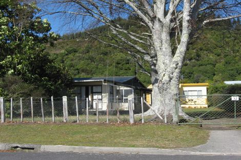 Photo of property in 32 Motuoapa Esplanade, Motuoapa, 3382