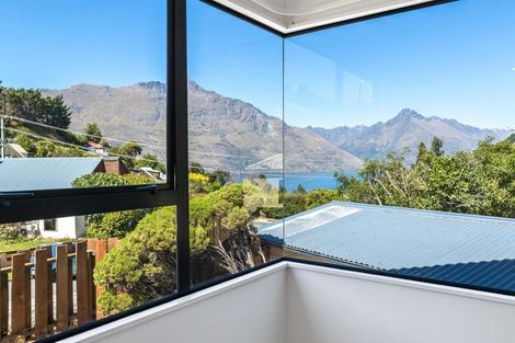 Photo of property in 2a Wye Place, Fernhill, Queenstown, 9300