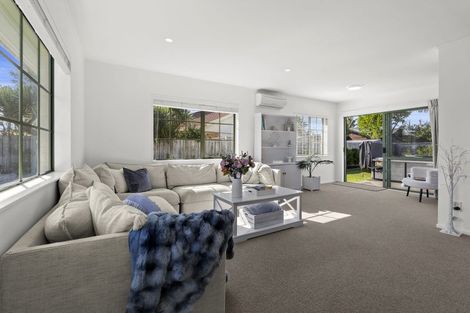 Photo of property in 22 Lakeside Drive, Orewa, 0931