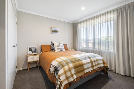 Photo of property in 16 Chestnut Close, Kelvin Grove, Palmerston North, 4414