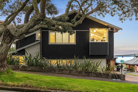 Photo of property in 104a Stanley Point Road, Stanley Point, Auckland, 0624