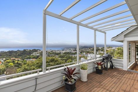 Photo of property in 22 Fairview Crescent, Kelburn, Wellington, 6012