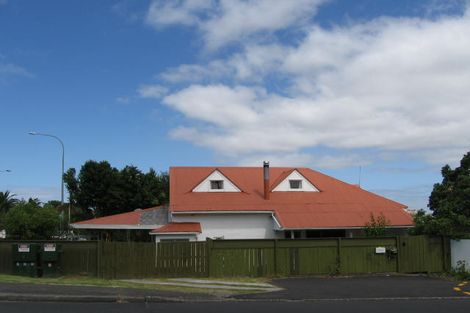 Photo of property in 2/158 Glenfield Road, Birkenhead, Auckland, 0626
