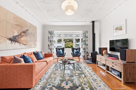 Photo of property in 27 The Parade, Island Bay, Wellington, 6023