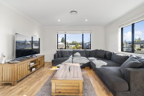 Photo of property in 16 Austin Reid Avenue, Carterton, 5713