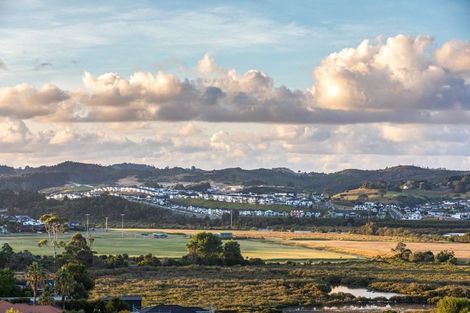 Photo of property in 3 Veronica Close, Red Beach, 0932