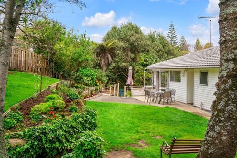 Photo of property in 15 Robbies Road, Shelly Park, Auckland, 2014