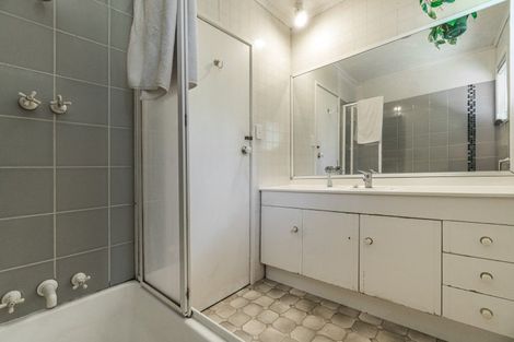 Photo of property in 50 Queenstown Road, Onehunga, Auckland, 1061