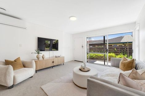 Photo of property in 2/38 Ballater Place, Highland Park, Auckland, 2010