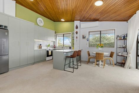 Photo of property in 2/84 West Coast Road, Glen Eden, Auckland, 0602