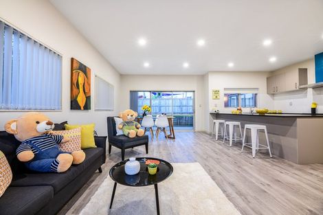 Photo of property in 13a Kingdale Road, Henderson, Auckland, 0610